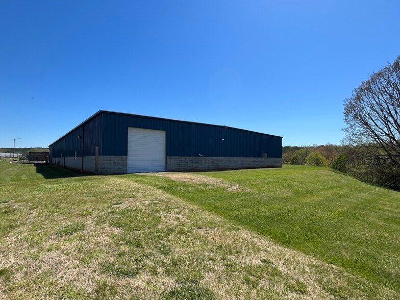 More Photos Of 330 Hollie Dr, Martinsville Warehouse For Lease