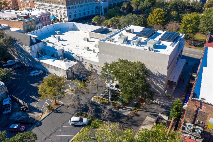 More Photos Of 145 Calhoun St, Charleston Storefront For Lease
