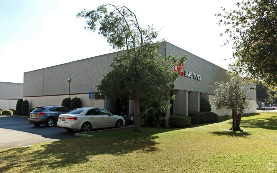More Photos Of 13810 Bentley Pl, Cerritos Warehouse For Lease