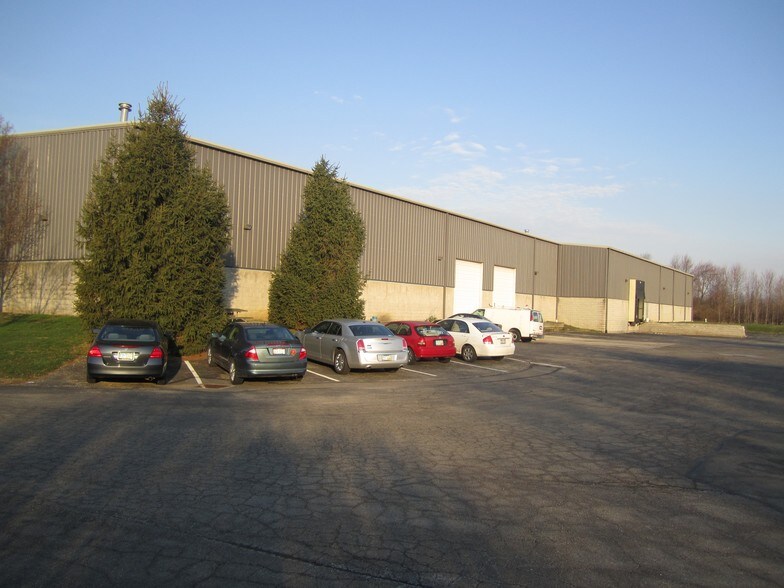 More Photos Of 7858 Industrial Pky, Plain City Warehouse For Lease
