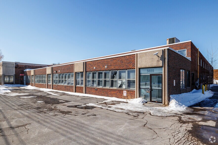 More Photos Of 5655-5695 Rue Ferrier, Mont-Royal Warehouse For Sale
