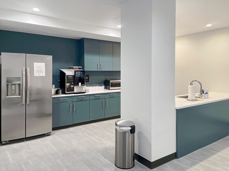 More Photos Of 10901 W Toller Dr, Littleton Coworking Space