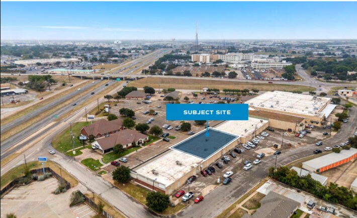 More Photos Of 502-540 Meadowlake Ctr, Waco Storefront For Lease