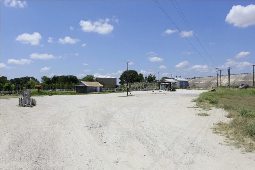More Photos Of 541 Us-90 Hwy, Hondo Land For Lease