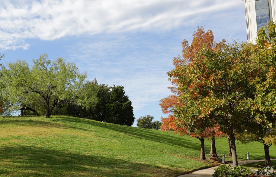 More Photos Of 750 W John Carpenter Fwy, Irving Office For Lease