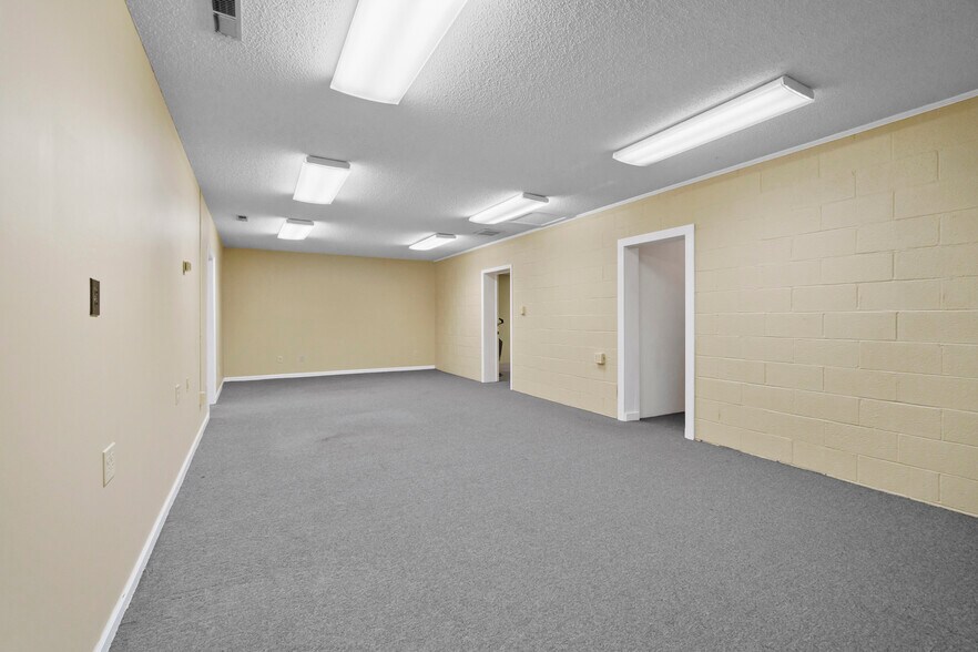 More Photos Of 104 N Dilling St, Kings Mountain Medical For Lease