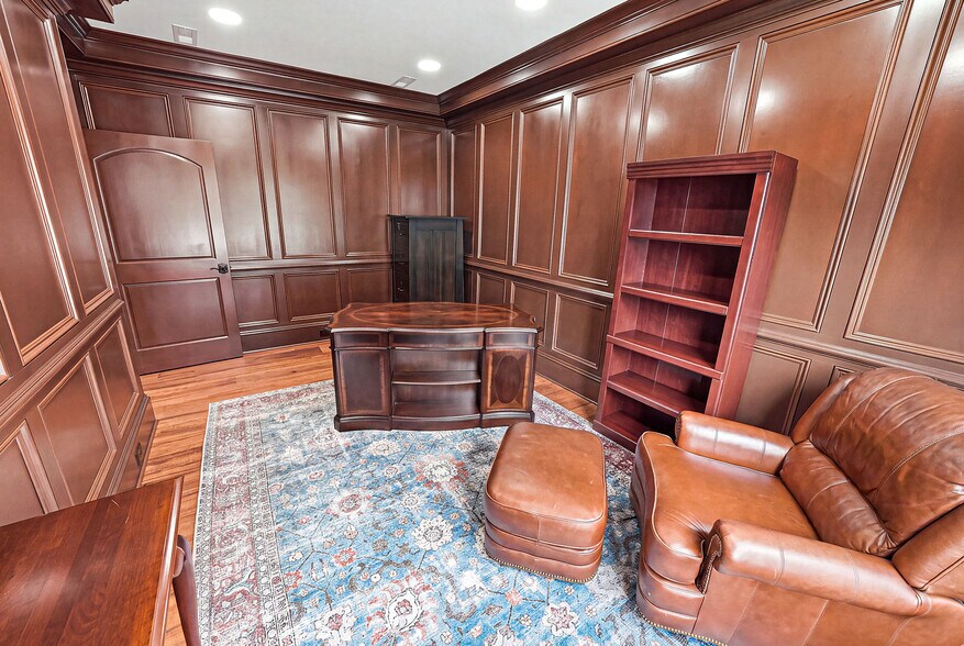 More Photos Of 207 Queen Elizabeth Ave, Manteo Storefront Retail Residential For Sale