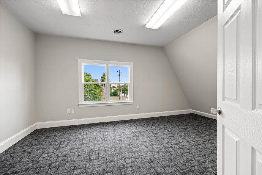 More Photos Of 504 W Broad St, Dunn Office For Sale