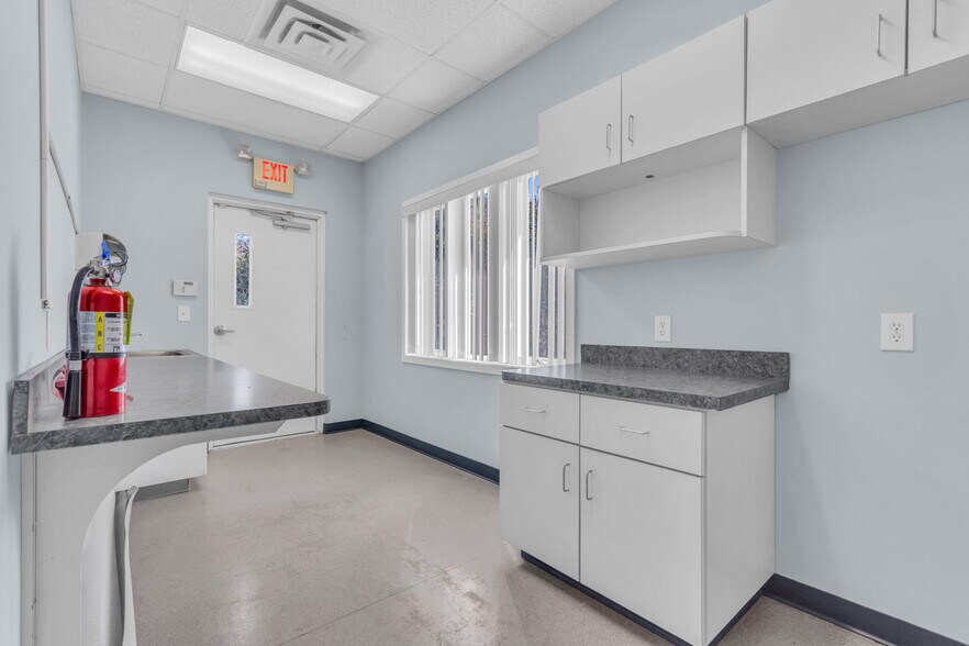 More Photos Of 508 Lakehurst Rd, Toms River Medical For Sale