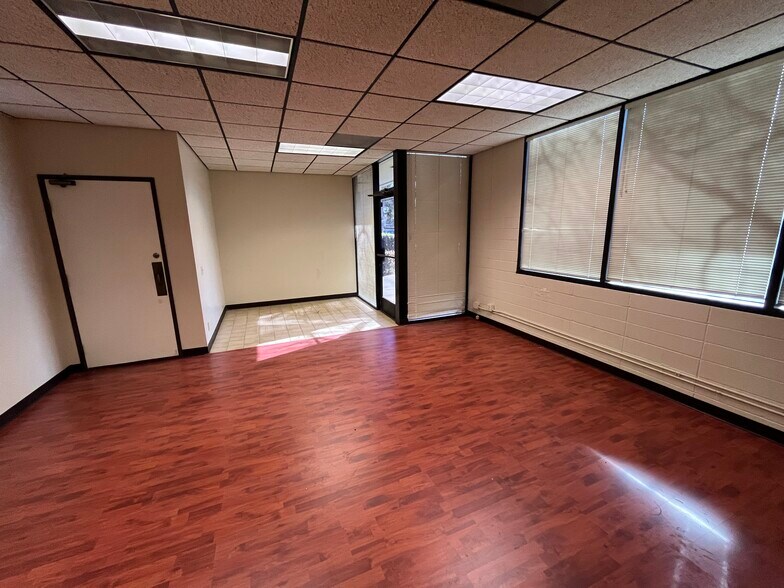 More Photos Of 3222-3226 Ramos Cir, Sacramento Office For Lease