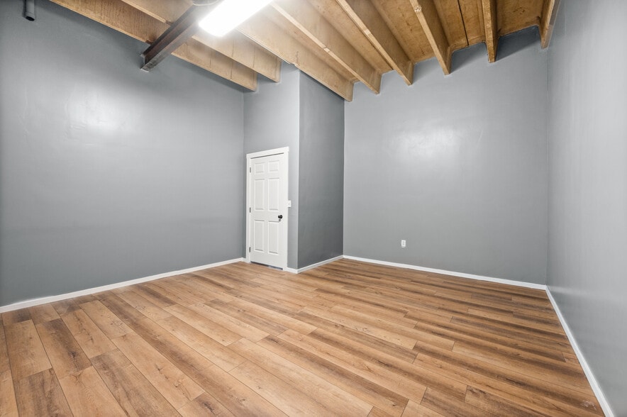 More Photos Of 122 Navajo St, Salt Lake City Manufacturing For Lease