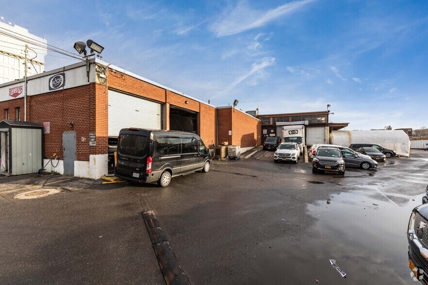 More Photos Of 460 Kingsland Ave, Brooklyn Truck Terminal For Lease