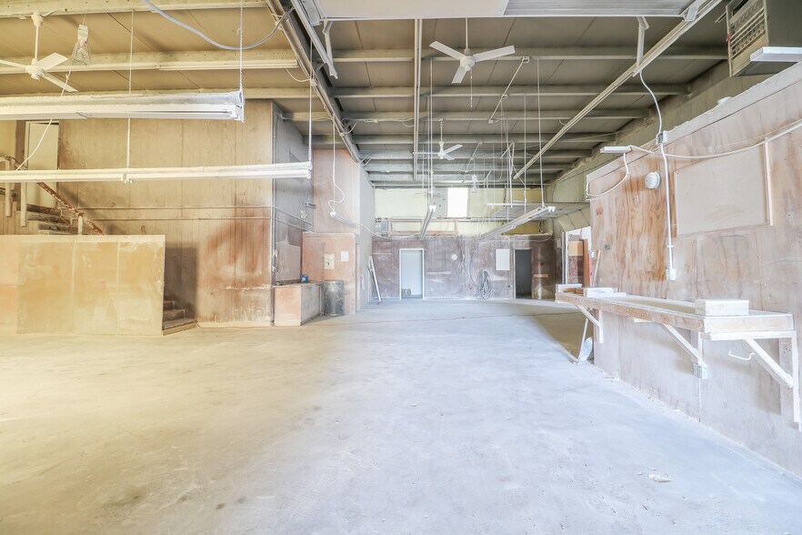 More Photos Of 1292 SW 125th Rd, Holden Light Manufacturing For Sale