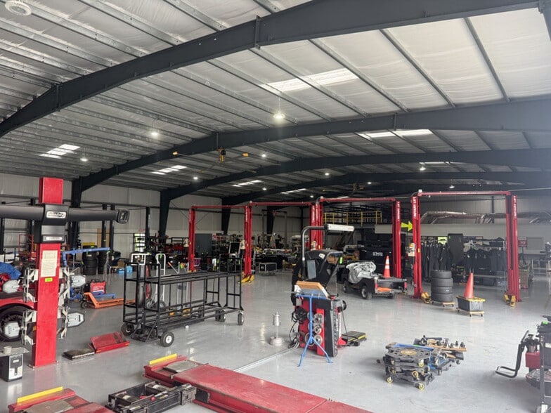 More Photos Of 1481 Robert S Light Blvd, Buda Warehouse For Lease