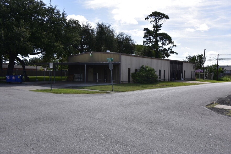 More Photos Of 630 Kentucky St, South Houston Office For Sale