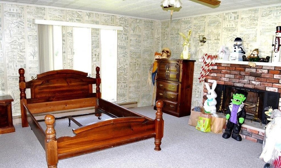 More Photos Of 8036 N Clare Ave, Harrison Convenience Store For Sale