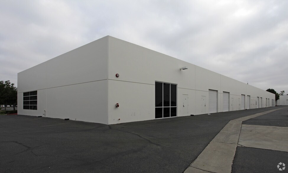 More Photos Of 30 Hughes, Irvine Light Manufacturing For Lease