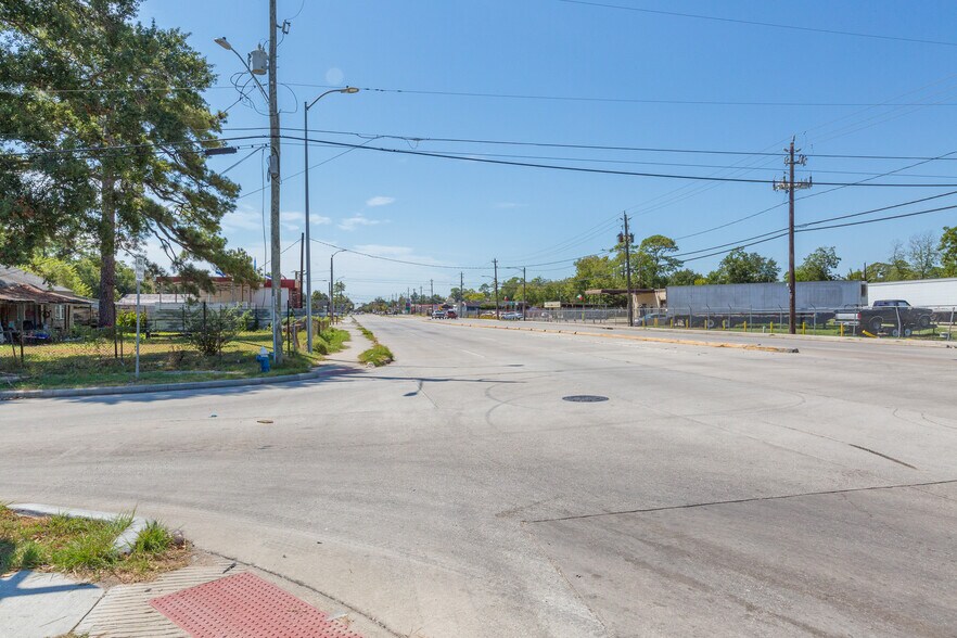 More Photos Of 8002-8004 Homestead, Houston Freestanding For Sale