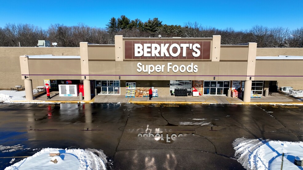 Primary Photo Of 690 W State St, Burlington Supermarket For Sale