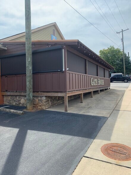 More Photos Of 116 Ann St, Pickens Restaurant For Sale