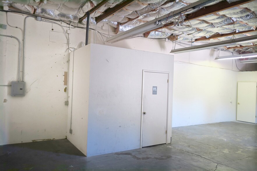 More Photos Of 8 Commercial Blvd, Novato Industrial For Lease