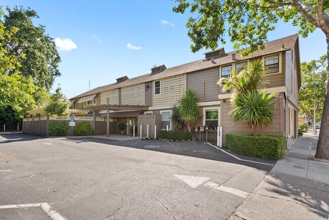 More Photos Of 241 El Camino Real, Menlo Park Storefront Retail Office For Sale