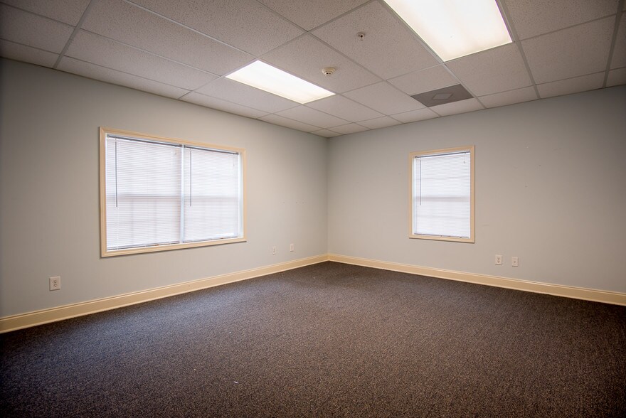 More Photos Of 9478 Winding Way Ln, Jonesboro Office For Sale