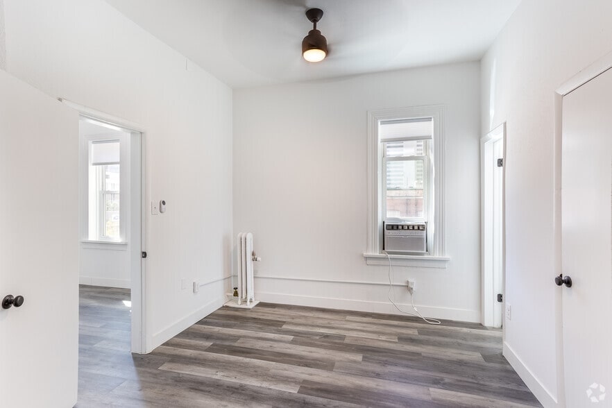 More Photos Of 2031-2033 Curtis St, Denver Apartments For Lease