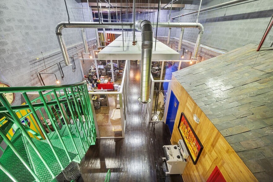 More Photos Of 11251 NW 20th St, Miami Showroom For Lease