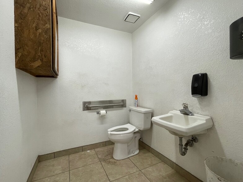 More Photos Of 700 N Gold Ave, Deming Specialty For Sale