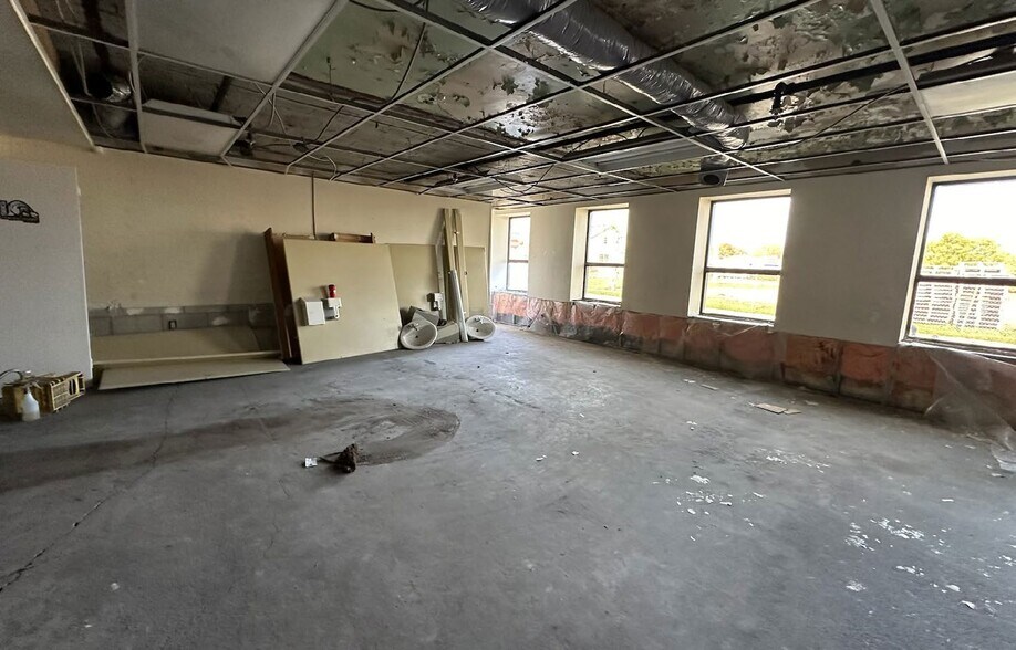 More Photos Of 50 Niagara St, St Catharines Manufacturing For Lease