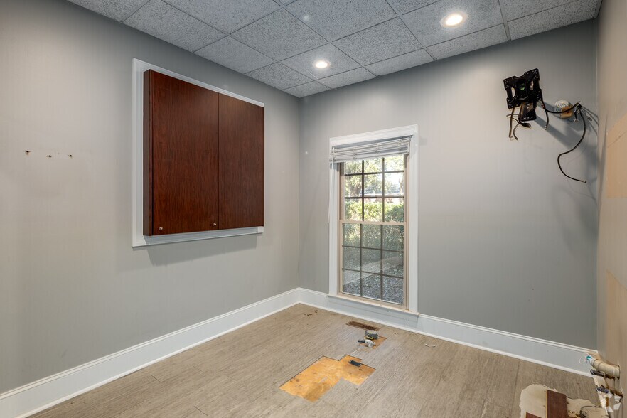 More Photos Of 501 Griffin Ave, Eastman Office For Sale