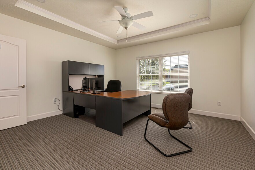 More Photos Of 2801 17th St, Marion Medical For Sale