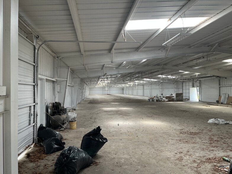 More Photos Of 404 S Shelfer St, Quincy Warehouse For Sale