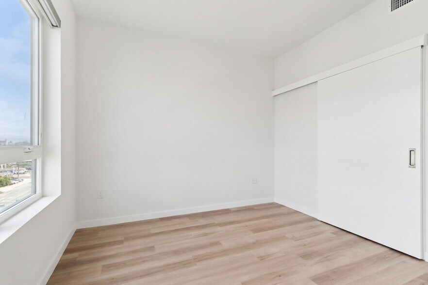 More Photos Of 9900 Venice Blvd, Culver City Apartments For Lease