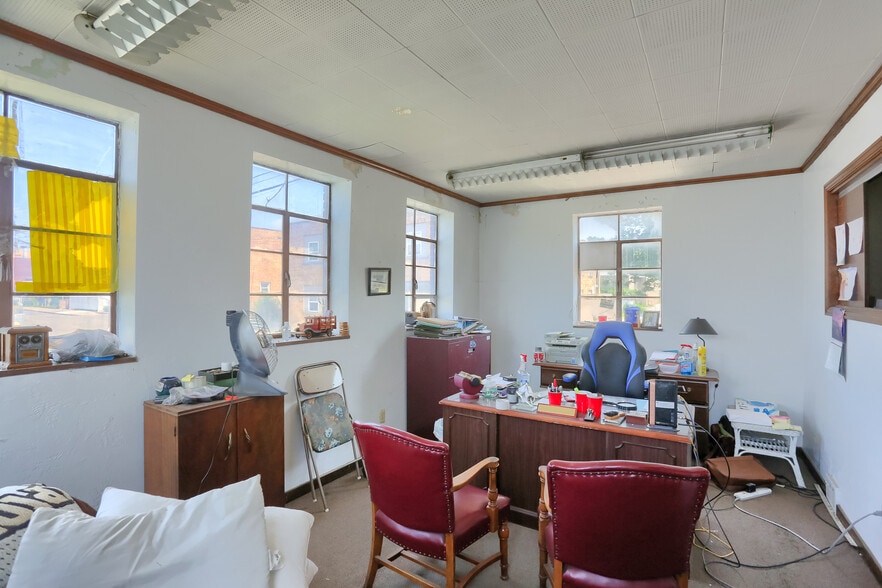 More Photos Of 98 Sproul St, McKees Rocks Truck Terminal For Sale