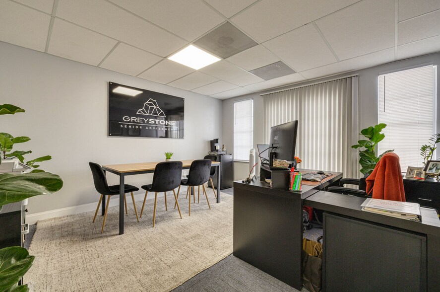 More Photos Of 2706 Alt 19, Palm Harbor Unknown For Lease