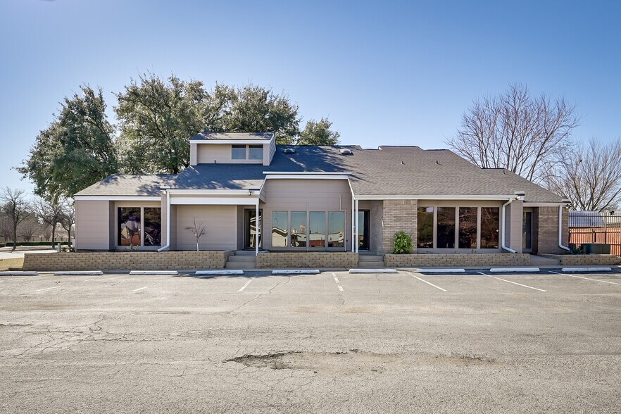 More Photos Of 1400 N Cooper St, Arlington Medical For Lease