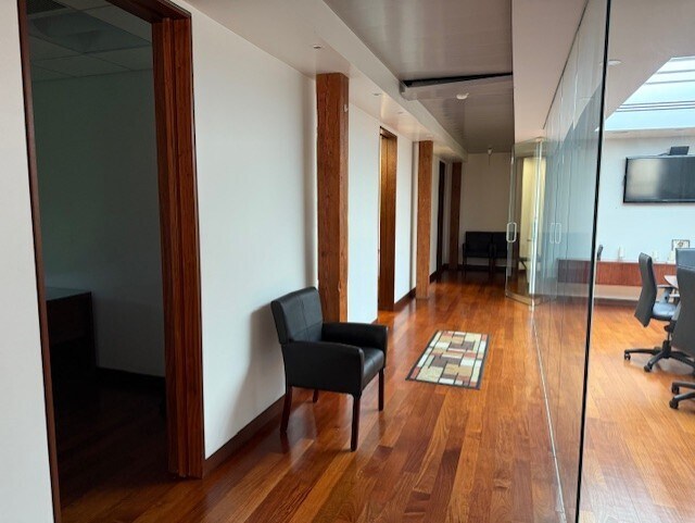 More Photos Of 2550 Crescent St, Astoria Office For Sale