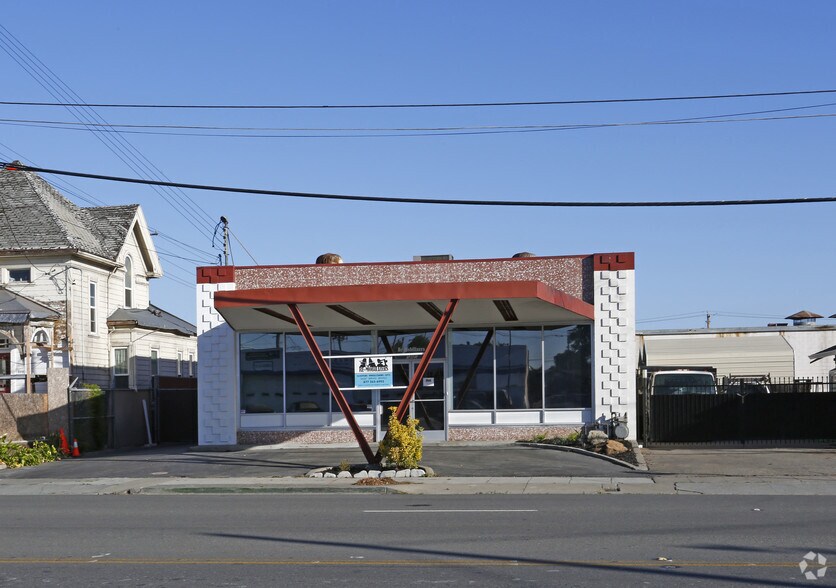 More Photos Of 585 W Hedding St, San Jose Service For Sale