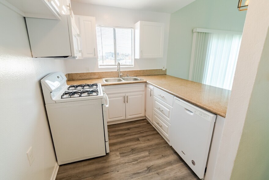 More Photos Of 311 S New Hampshire Ave, Los Angeles Apartments For Sale