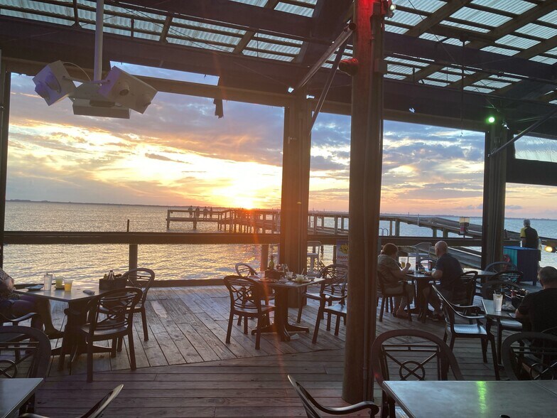 Primary Photo Of 2200 S Orlando Ave, Cocoa Beach Restaurant For Lease