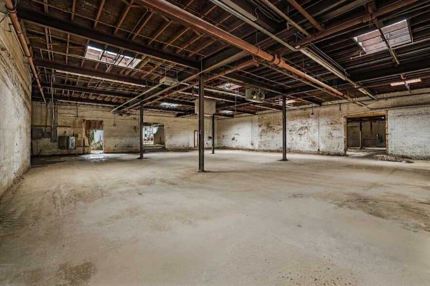 More Photos Of 9 Reed St, Asheville Showroom For Sale