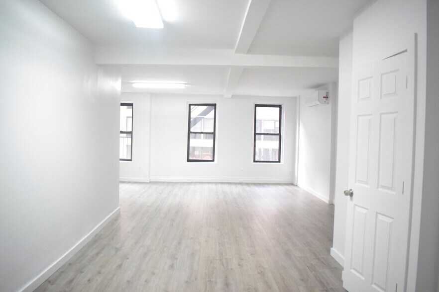 More Photos Of 297 Seventh Ave, New York Storefront Retail Residential For Lease