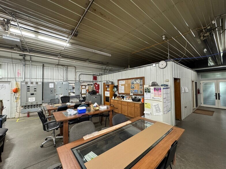 More Photos Of 1300 W Taylor St, Merrill Industrial For Sale