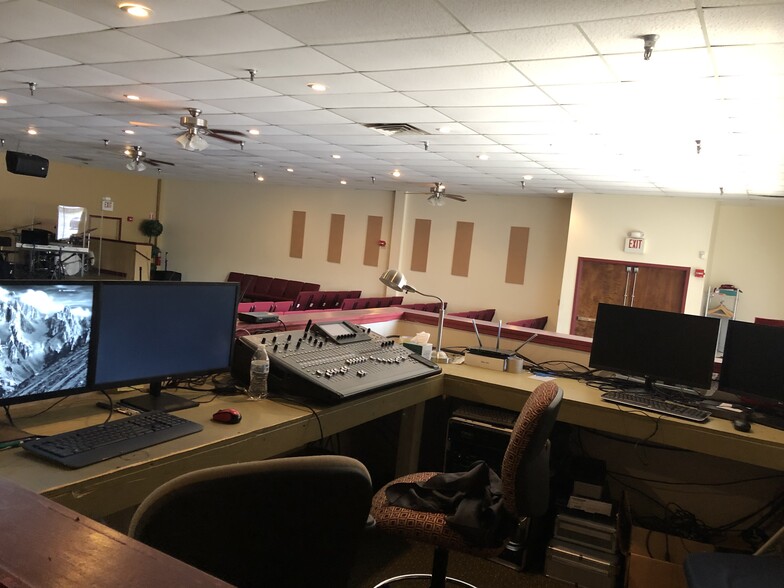 More Photos Of 6250 Memorial Dr, Stone Mountain Religious Facility For Lease