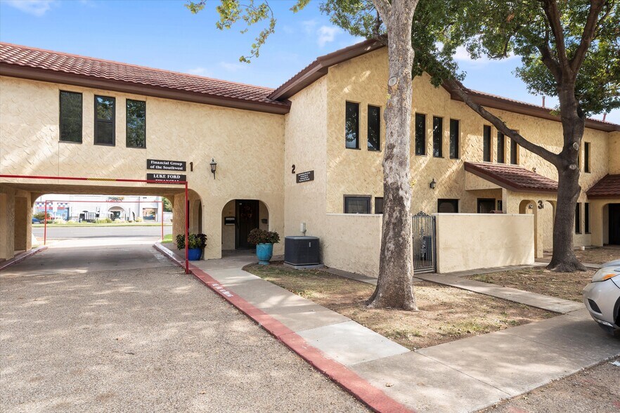 More Photos Of 8008 Slide Rd, Lubbock Office For Sale