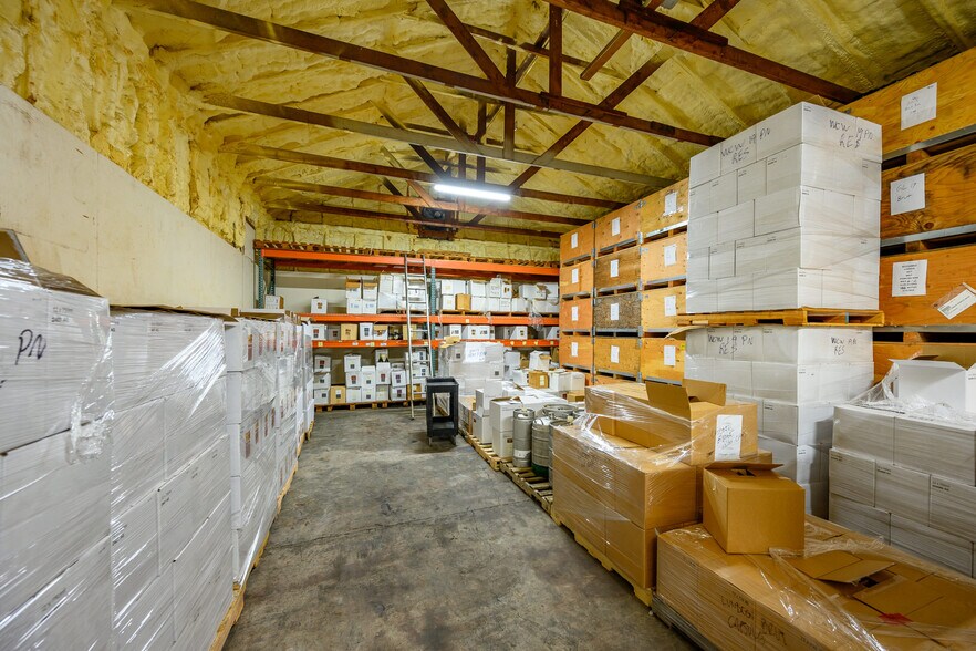 More Photos Of 475 NE 17th St, McMinnville Storefront For Sale