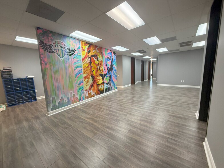 More Photos Of 4802 S Sam Houston Pky, Houston Unknown For Lease