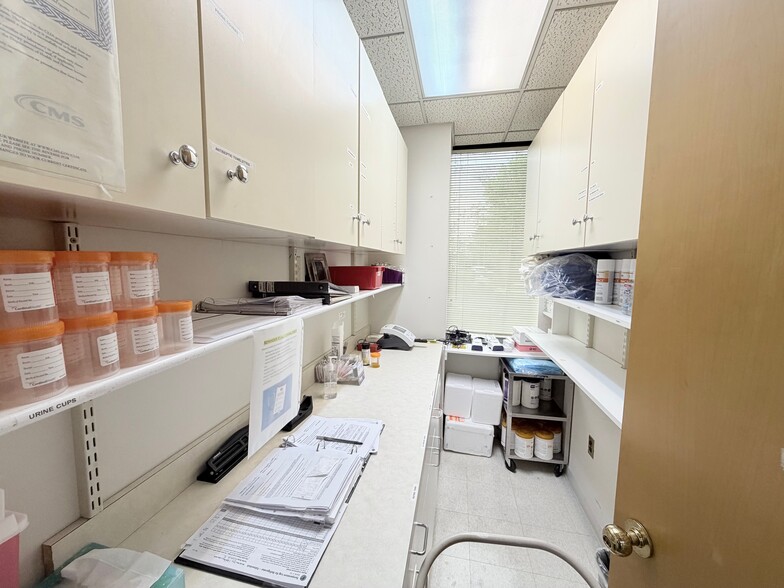 More Photos Of 1200 E Putnam Ave, Riverside Office For Lease